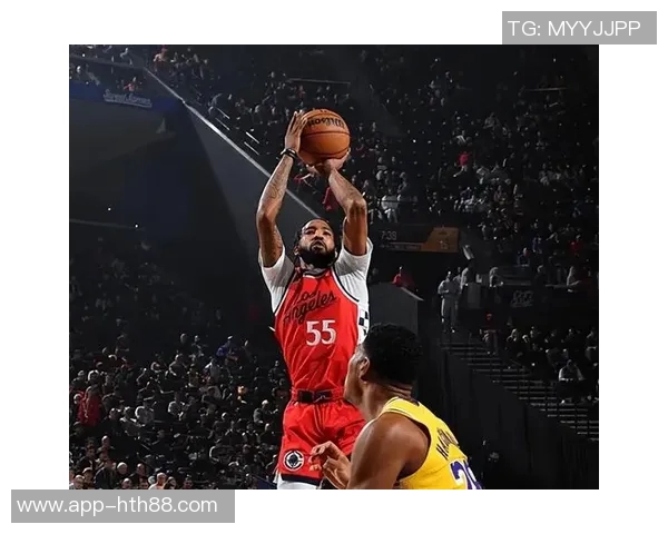 哈登半场表现低迷仅得6分助攻却有8次助攻球队面临挑战